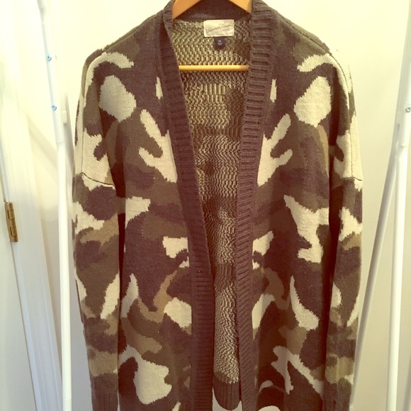 universal thread camo cardigan